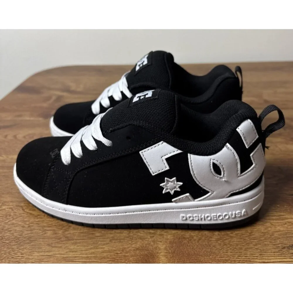 DC Court Graffik Low Top Skate boy's Shoe Sneaker, Black/White, 5 US Big Kid - Picture 1 of 9